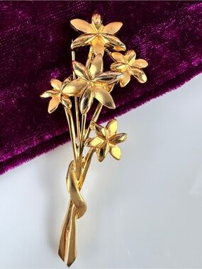 Vintage Gold Floral Bouquet Pin